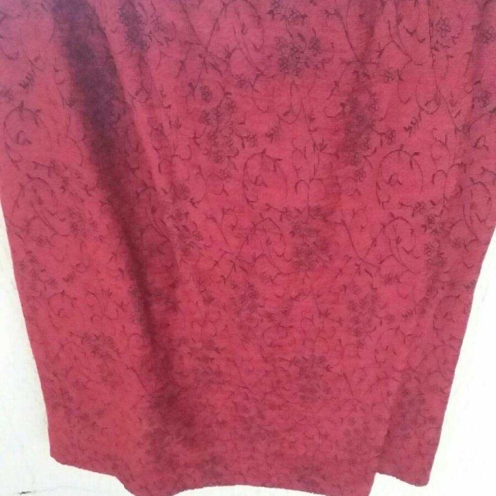 SUIT WITH SKIRT